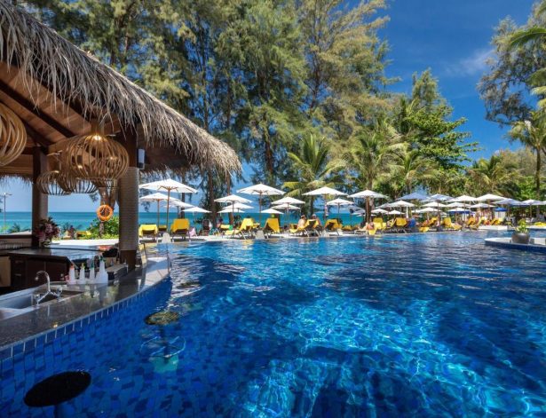 X10 Khao Lak resort poolbar